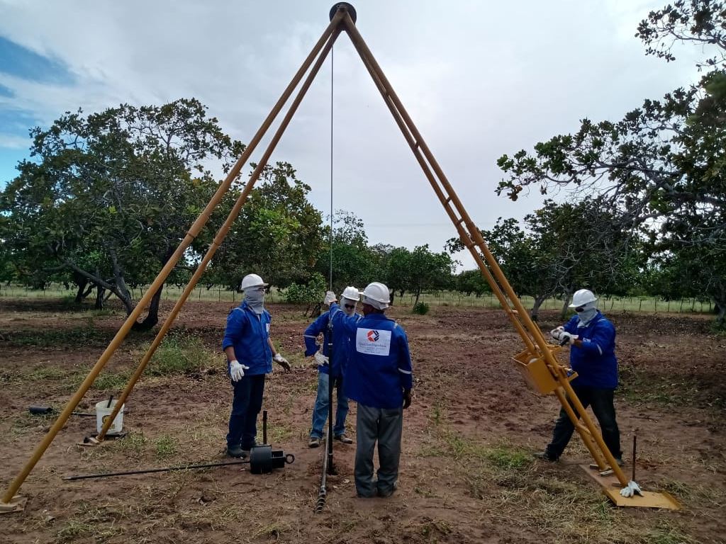 Membros da Equipe Qualitest em trabalho.